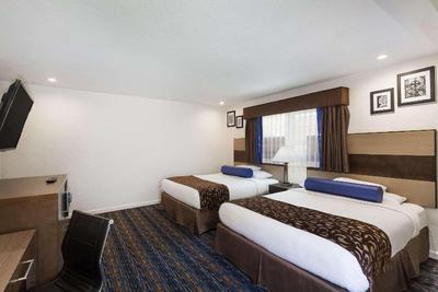 Howard Johnson by Wyndham Berkeley