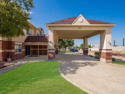 Econo Lodge Inn & Suites