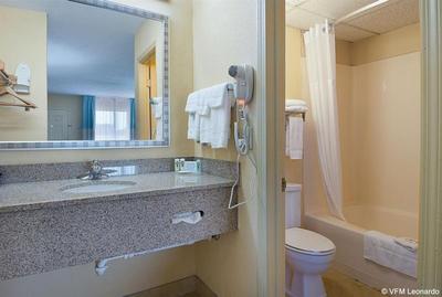 Quality Inn Calhoun North I-75