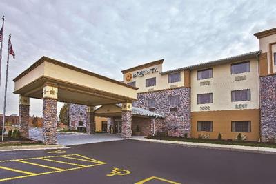 La Quinta Inn & Suites by Wyndham Fairborn Wright