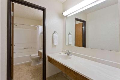 Super 8 by Wyndham Lexington Park/California Area