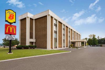 Super 8 by Wyndham Liverpool/Syracuse North Arpt