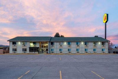 Super 8 by Wyndham Livingston