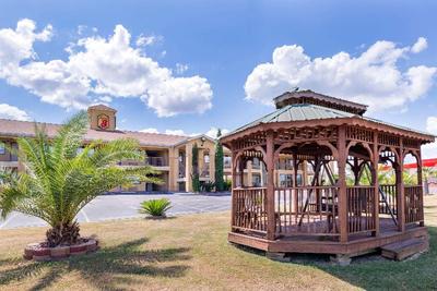 Super 8 by Wyndham Prattville Montgomery