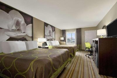 Super 8 by Wyndham Tupelo Airport