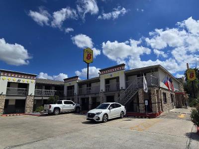 Super 8 by Wyndham McAllen/Downtown