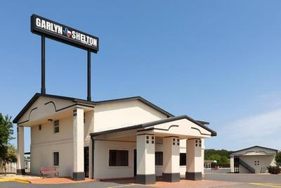 Super 8 by Wyndham Temple