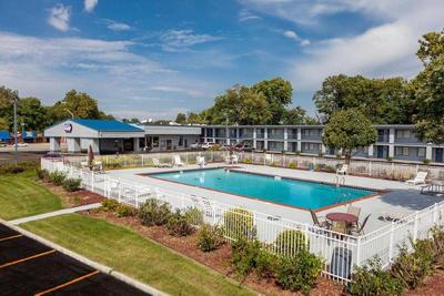 Economy Inn and Suites