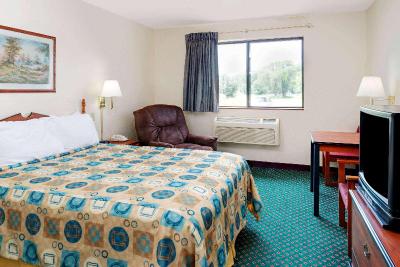 Super 8 by Wyndham Omaha Eppley Arpt/Carter Lake