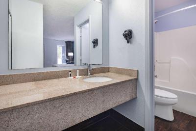 Days Inn by Wyndham Pensacola West