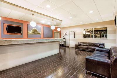 Days Inn by Wyndham Fort Lauderdale Apt Cruise Prt