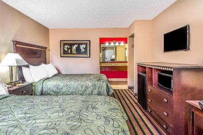 Days Inn by Wyndham Fort Lauderdale Apt Cruise Prt