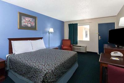 Signature Anaheim Maingate