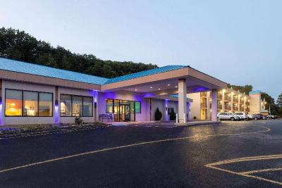 Howard Johnson byWyndham Salem Hotel&Conference Ct