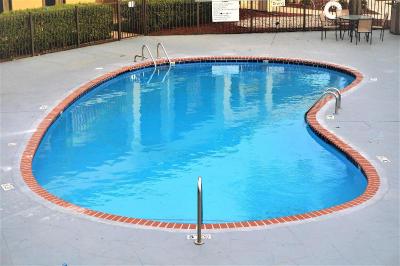 Howard Johnson by Wyndham Greensboro Near Coliseum