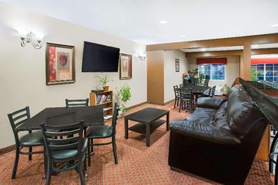 Microtel Inn & Suites By Wyndham Holland