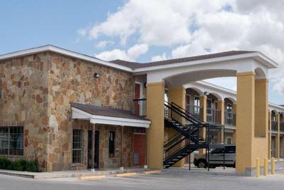 Super 8 by Wyndham San Antonio Fort Sam Houston