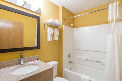 Microtel Inn & Suites By Wyndham Riverside