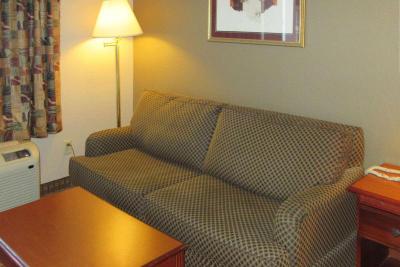 Econo Lodge Inn & Suites Brentwood