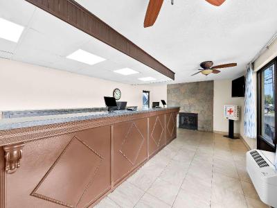 Clarion Inn & Suites near the Leconte Center Pigeo