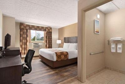 Spark by Hilton Portland Airport Maine Mall