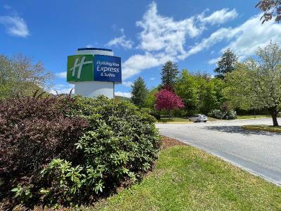 Holiday Inn Express and Suites Lincoln East - Whit