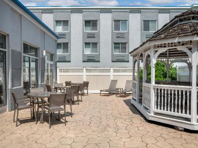 Holiday Inn Express & SUI Hawthorne Elmsford North