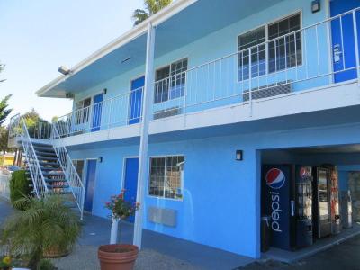 Surf City Inn & Suites