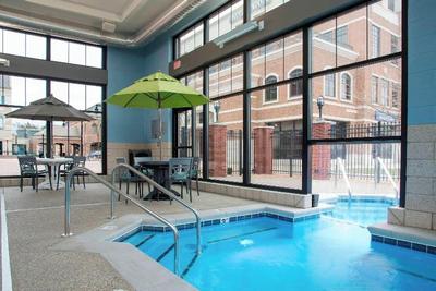 Courtyard Holland Downtown