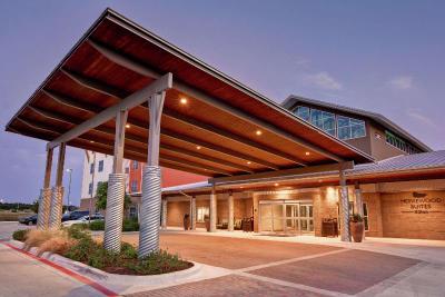 Homewood Suites by TechRidge Parmer @ I-35