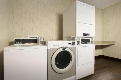Hampton Inn & Suites Syracuse/Carrier Circle