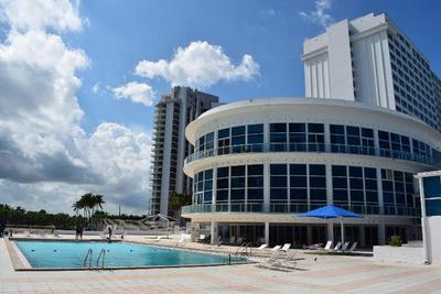 Newpoint Miami Beach Apartments