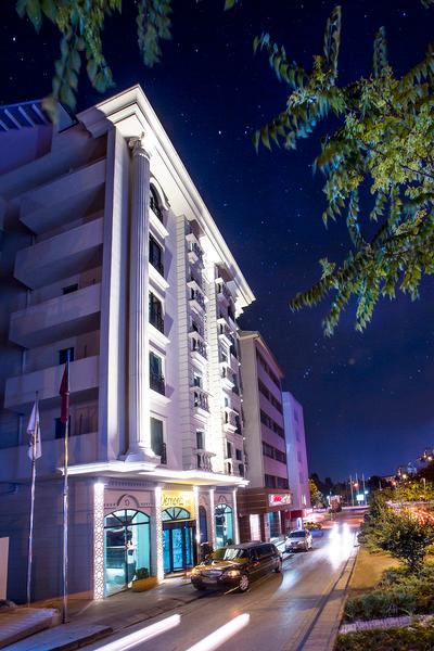 Demonti Hotel