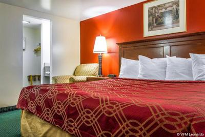 Rodeway Inn & Suites Brunswick near Hwy 1
