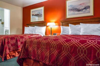 Rodeway Inn & Suites Brunswick near Hwy 1