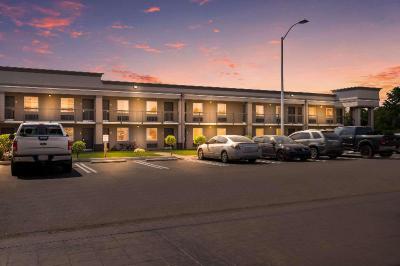 Clarion Inn & Suites Russellville I-40