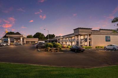 Clarion Inn & Suites Russellville I-40