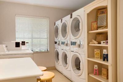 Homewood Suites by Hilton Jacksonville Deerwood Pa