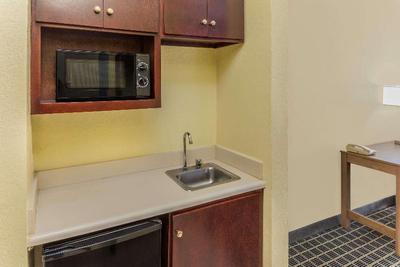 Days Inn & Suites by Wyndham Union City