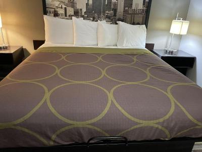 Super 8 by Wyndham Delavan Near Lake Geneva