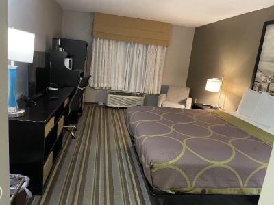 Super 8 by Wyndham Delavan Near Lake Geneva