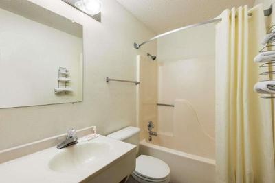 Super 8 by Wyndham Kingdom City