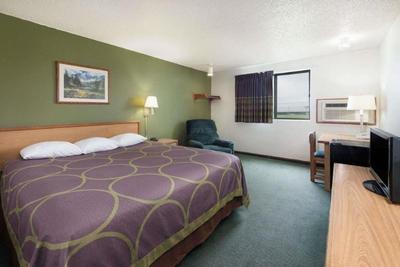Super 8 by Wyndham Kingdom City