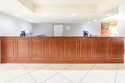 Super 8 by Wyndham Monroe West