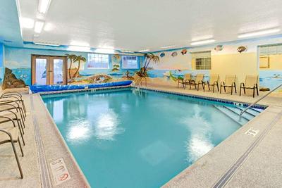 Super 8 by Wyndham Gurnee
