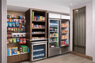 Holiday Inn Express & Suites Baltimore BWI Airport