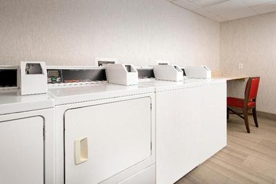 Holiday Inn Express & Suites Baltimore BWI Airport