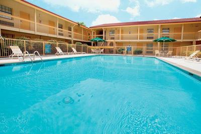 Days Inn & Suites by Wyndham Huntsville