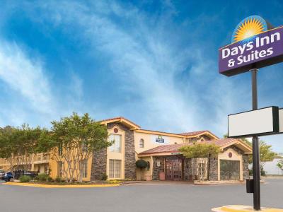 Days Inn & Suites by Wyndham Huntsville