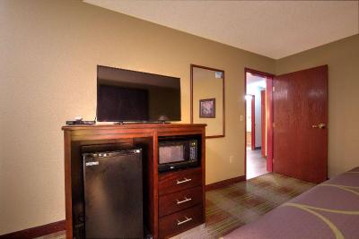 Super 8 by Wyndham Waterloo